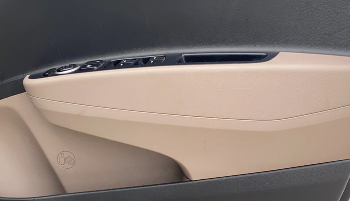 2016 Hyundai Grand i10 SPORTZ 1.2 KAPPA VTVT, CNG, Manual, 97,381 km, Driver Side Door Panels Control