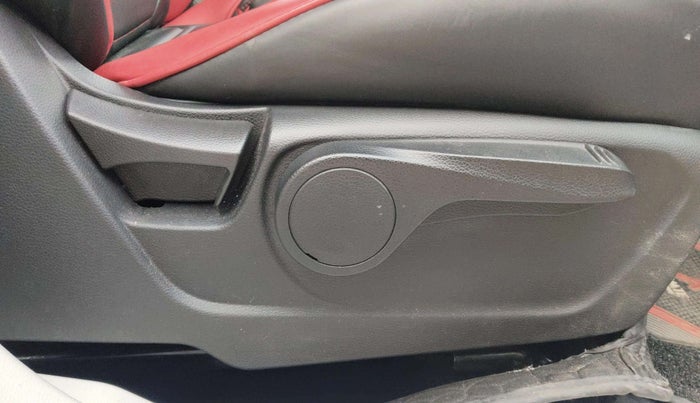 2024 Mahindra XUV 3XO AX5 1.5 Turbo Diesel, Diesel, Manual, 17,287 km, Driver Side Adjustment Panel