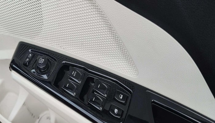 2024 Mahindra XUV 3XO AX5 1.5 Turbo Diesel, Diesel, Manual, 17,287 km, Driver Side Door Panels Control