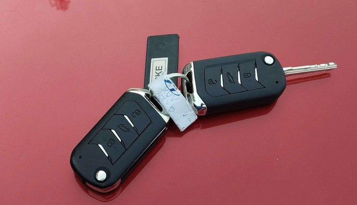 2024 Mahindra XUV 3XO AX5 1.5 Turbo Diesel, Diesel, Manual, 17,287 km, Key Close Up