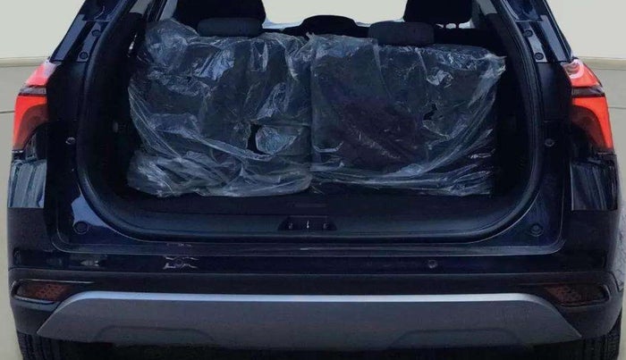 2022 Mahindra XUV700 AX 5 D AT 7 STR, Diesel, Automatic, 39,241 km, Boot Inside