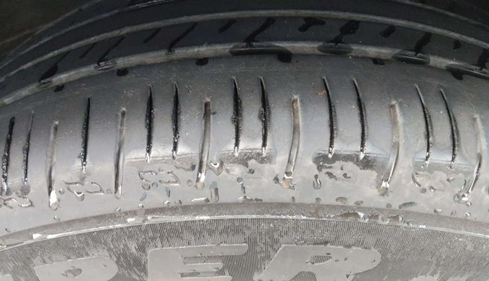 2022 Mahindra XUV700 AX 5 D AT 7 STR, Diesel, Automatic, 39,241 km, Left Rear Tyre Tread