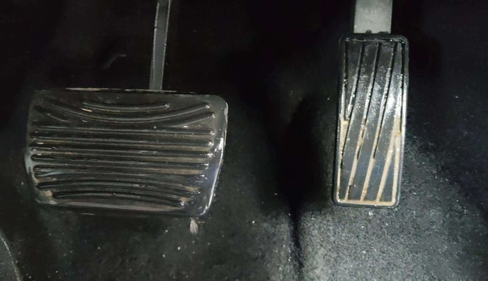 2022 Mahindra XUV700 AX 5 D AT 7 STR, Diesel, Automatic, 39,241 km, Pedals