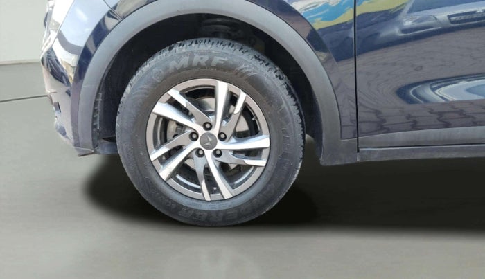 2022 Mahindra XUV700 AX 5 D AT 7 STR, Diesel, Automatic, 39,241 km, Left Front Wheel