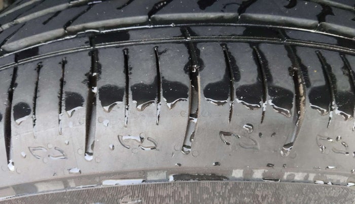 2022 Mahindra XUV700 AX 5 D AT 7 STR, Diesel, Automatic, 39,241 km, Right Rear Tyre Tread