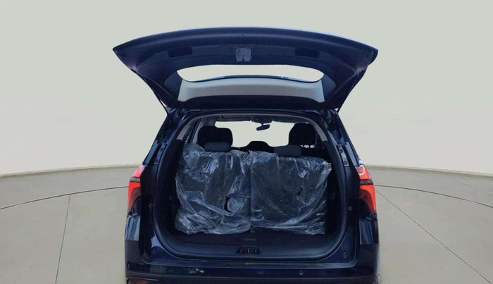 2022 Mahindra XUV700 AX 5 D AT 7 STR, Diesel, Automatic, 39,241 km, Boot Door Open