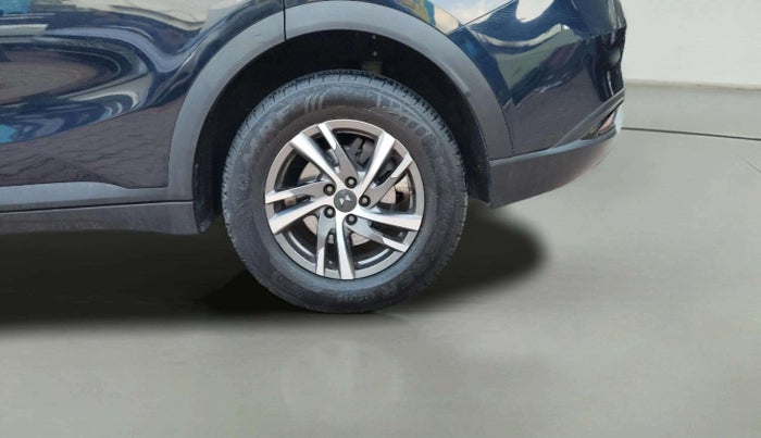 2022 Mahindra XUV700 AX 5 D AT 7 STR, Diesel, Automatic, 39,241 km, Left Rear Wheel