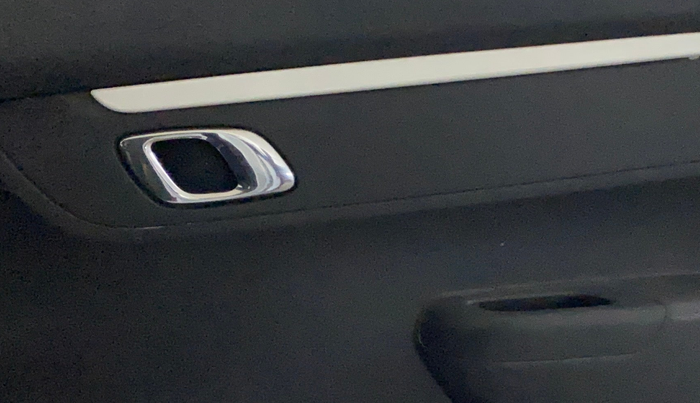 2022 Renault Kwid CLIMBER 1.0 AMT Dual Tone , Petrol, Automatic, 60,839 km, Driver Side Door Panels Control