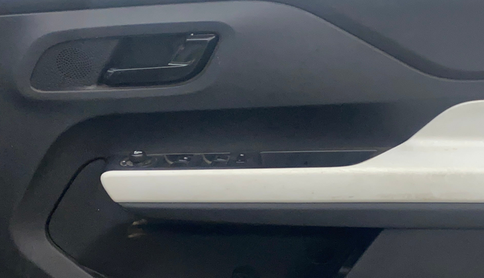 2023 Tata PUNCH ACCOMPLISHED DAZZLE SUNROOF CNG MT, CNG, Manual, 42,835 km, Driver Side Door Panels Control