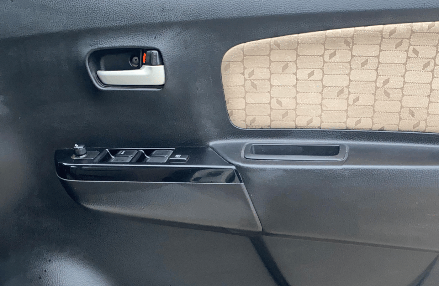 2018 Maruti Wagon R 1.0 VXI, Petrol, Manual, 67,895 km, Driver Side Door Panels Control