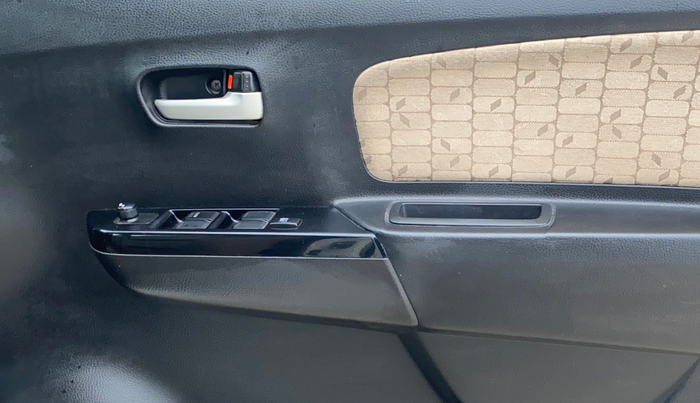 2018 Maruti Wagon R 1.0 VXI, Petrol, Manual, 67,858 km, Driver Side Door Panels Control