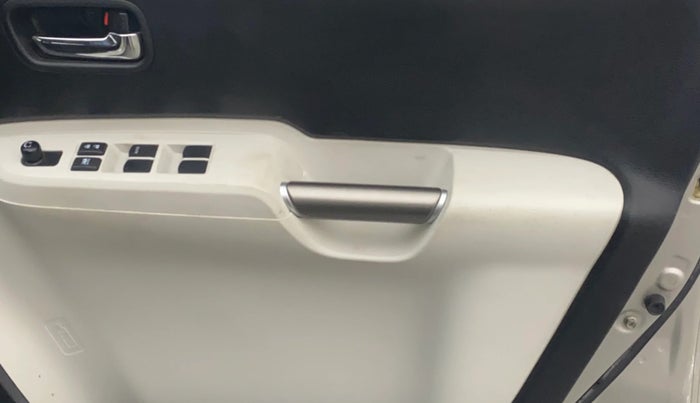 2018 Maruti IGNIS DELTA 1.2 AMT, Petrol, Automatic, 45,849 km, Driver Side Door Panels Control