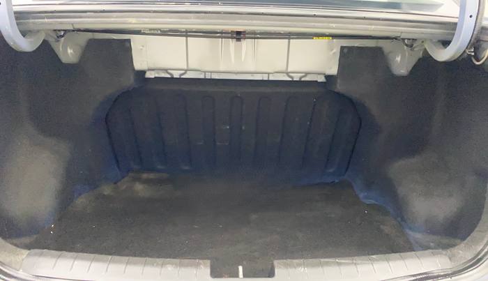 2015 Hyundai Xcent SX 1.2, Petrol, Manual, 1,20,441 km, Boot Inside