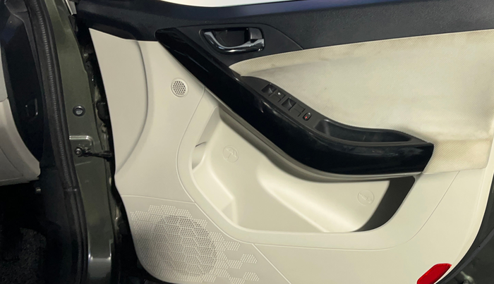 2020 Tata NEXON XZA PLUS (O) PETROL, Petrol, Automatic, 30,173 km, Driver Side Door Panels Control