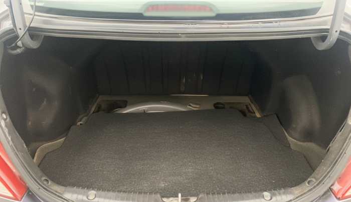 2013 Hyundai Verna FLUIDIC 1.6 VTVT SX, Petrol, Manual, 61,425 km, Boot Inside