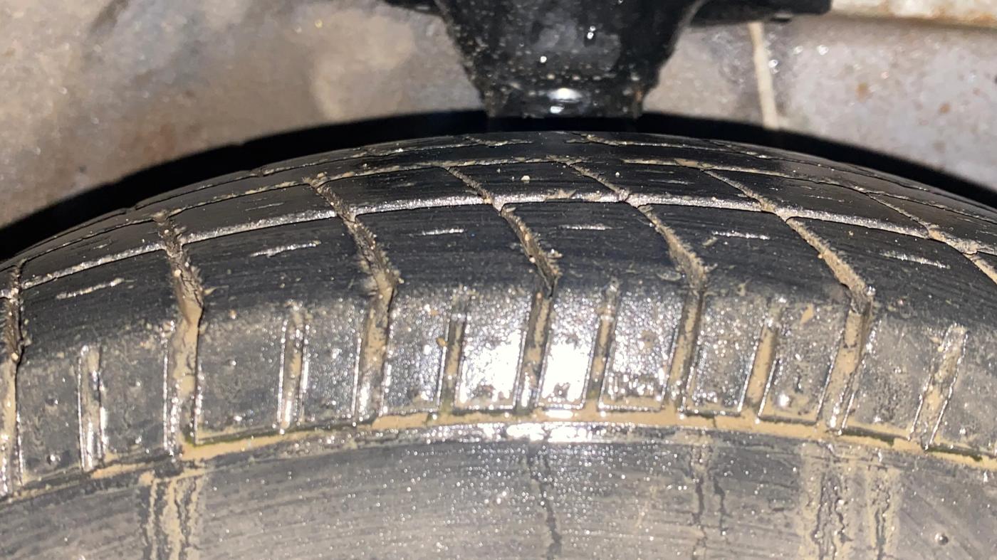 2015 Hyundai Eon ERA +, CNG, Manual, 90,881 km, Right Front Tyre Tread