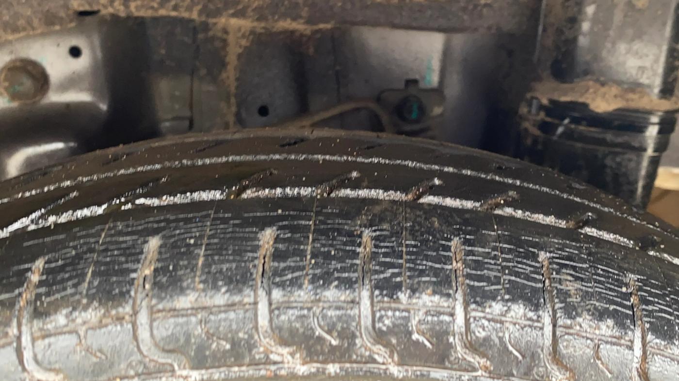 2015 Hyundai Eon ERA +, CNG, Manual, 90,881 km, Left Rear Tyre Tread