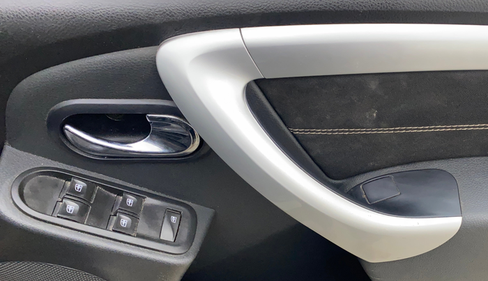 2015 Renault Duster 110 PS RXZ 4X4 MT DIESEL, Diesel, Manual, 56,189 km, Driver Side Door Panels Control