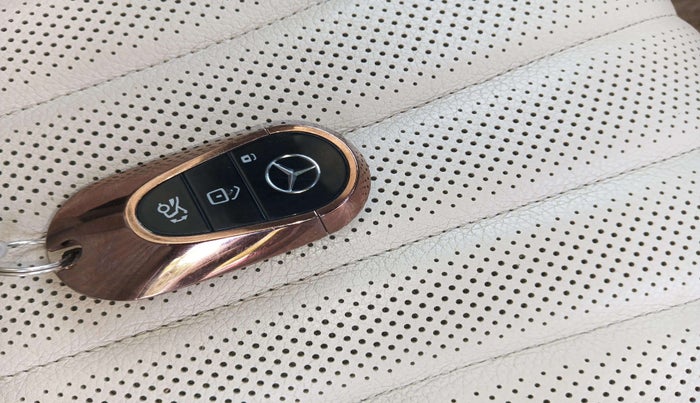 2022 Mercedes Benz EQS 580 4MATIC, Electric, Automatic, 27,862 km, Key Close Up