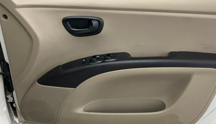 2014 Hyundai i10 MAGNA 1.1, Petrol, Manual, 22,155 km, Driver Side Door Panels Control