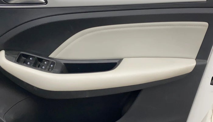 2022 MG ASTOR SHARP 1.5 MT, Petrol, Manual, 30,004 km, Driver Side Door Panels Control