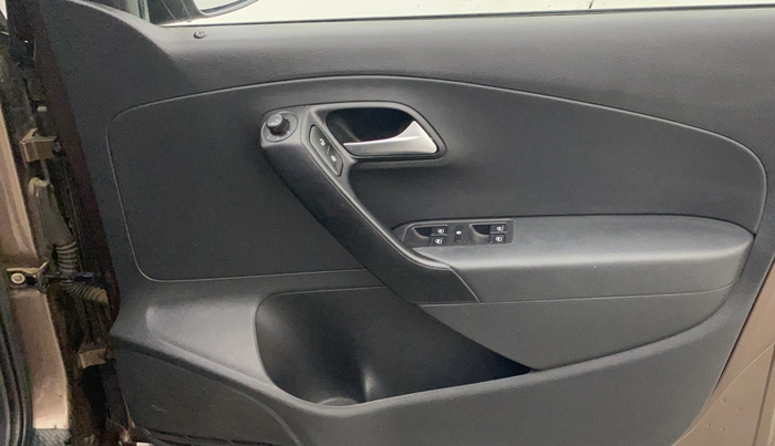 2017 Volkswagen Polo COMFORTLINE 1.2L, Petrol, Manual, 76,943 km, Driver Side Door Panels Control