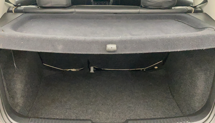 2017 Volkswagen Polo COMFORTLINE 1.2L, Petrol, Manual, 76,943 km, Boot Inside