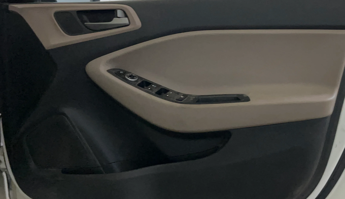 2017 Hyundai Elite i20 ASTA 1.2, CNG, Manual, 66,289 km, Driver Side Door Panels Control