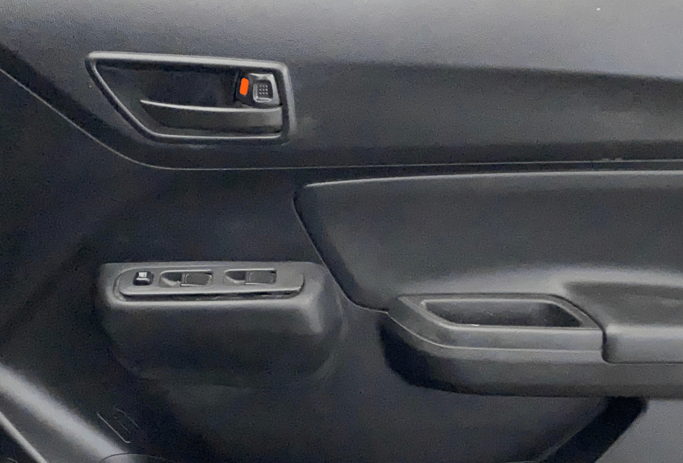2020 Maruti Swift LXI, CNG, Manual, 1,08,736 km, Driver Side Door Panels Control