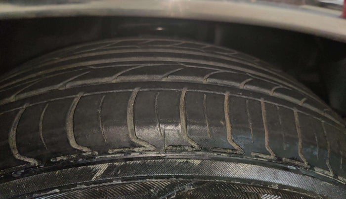 2021 Toyota Innova Crysta 2.4 GX AT 7 STR, Diesel, Automatic, 1,18,668 km, Left Rear Tyre Tread