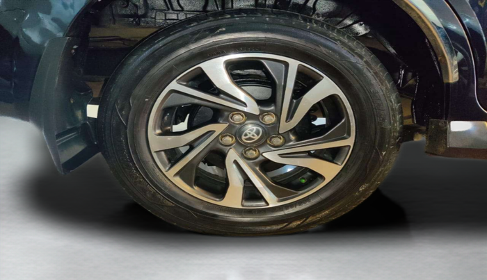 2021 Toyota Innova Crysta 2.4 GX AT 7 STR, Diesel, Automatic, 1,18,668 km, Right Rear Wheel