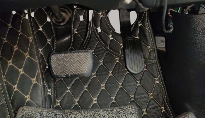 2021 Toyota Innova Crysta 2.4 GX AT 7 STR, Diesel, Automatic, 1,18,668 km, Pedals