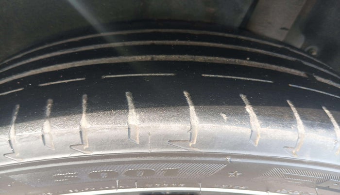 2020 Mercedes Benz C Class C 200 Progressive, Petrol, Automatic, 32,500 km, Left Front Tyre Tread