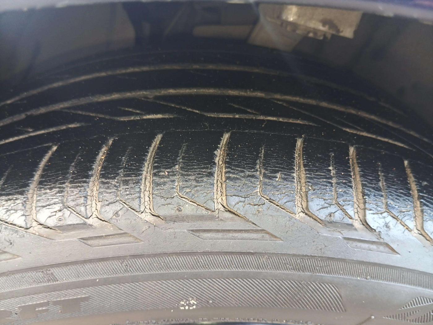 2020 Mercedes Benz C Class C 200 Progressive, Petrol, Automatic, 32,500 km, Right Front Tyre Tread