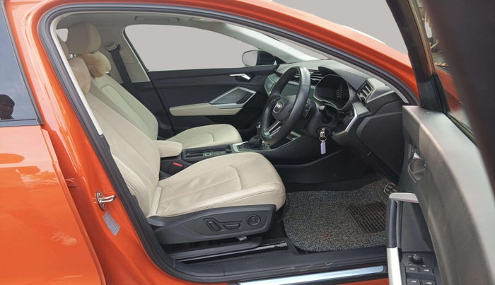 2023 Audi Q3 PREMIUM PLUS 40 TFSI, Petrol, Automatic, 31,678 km, Right Side Front Door Cabin