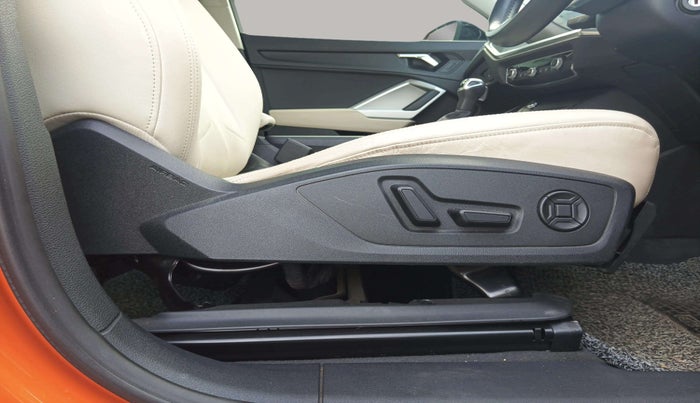 2023 Audi Q3 PREMIUM PLUS 40 TFSI, Petrol, Automatic, 31,678 km, Driver Side Adjustment Panel