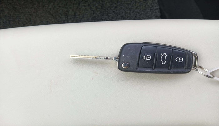 2023 Audi Q3 PREMIUM PLUS 40 TFSI, Petrol, Automatic, 31,678 km, Key Close Up