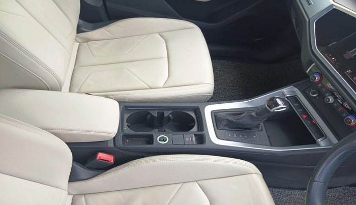 2023 Audi Q3 PREMIUM PLUS 40 TFSI, Petrol, Automatic, 31,678 km, Gear Lever