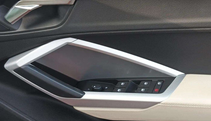 2023 Audi Q3 PREMIUM PLUS 40 TFSI, Petrol, Automatic, 31,678 km, Driver Side Door Panels Control