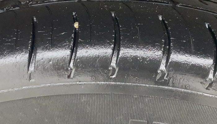 2017 Maruti Eeco 5 STR WITH A/C+HTR, CNG, Manual, 57,736 km, Right Rear Tyre Tread