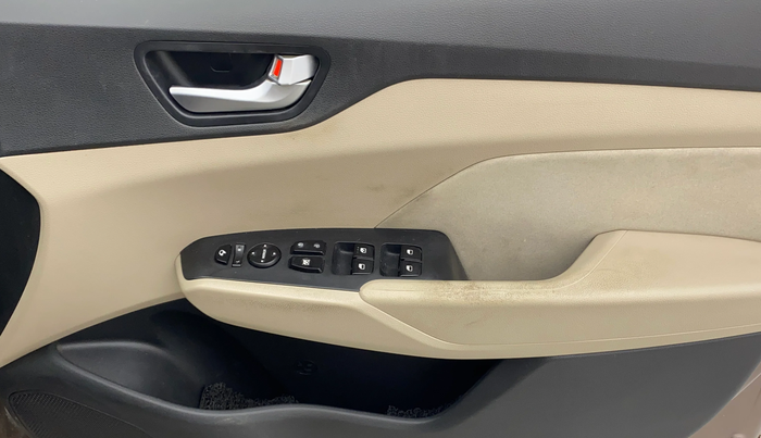 2017 Hyundai Verna 1.6 VTVT SX, Petrol, Manual, 59,816 km, Driver Side Door Panels Control