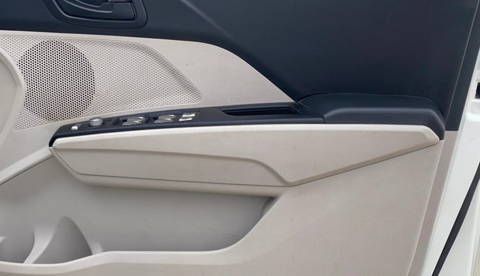 2021 Mahindra XUV300 W4 1.2 PETROL, Petrol, Manual, 26,985 km, Driver Side Door Panels Control