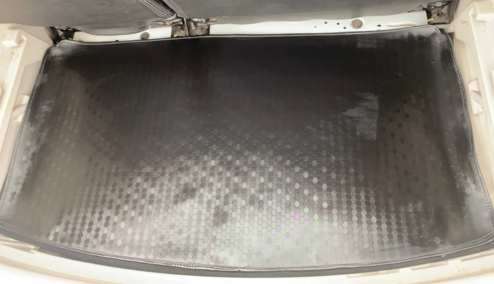 2021 Mahindra XUV300 W4 1.2 PETROL, Petrol, Manual, 26,985 km, Boot Inside