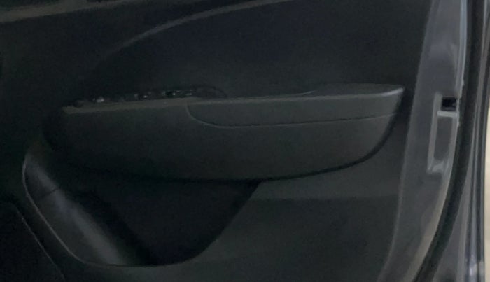 2020 Hyundai VENUE S 1.2, Petrol, Manual, 19,029 km, Driver Side Door Panels Control