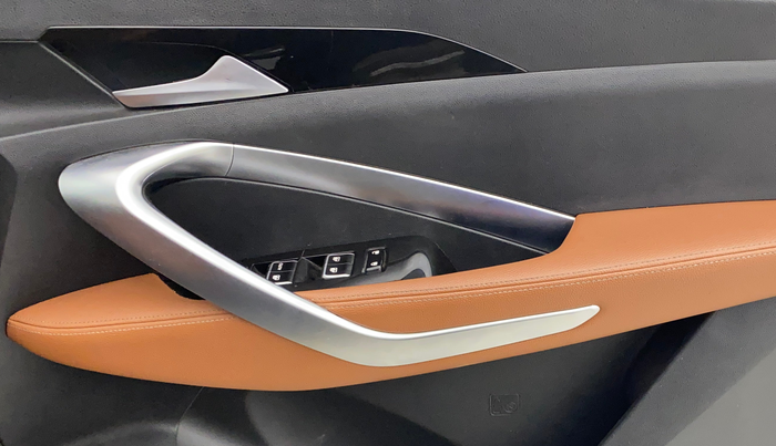 2021 MG HECTOR SHARP 1.5 PETROL CVT, Petrol, Automatic, 63,586 km, Driver Side Door Panels Control