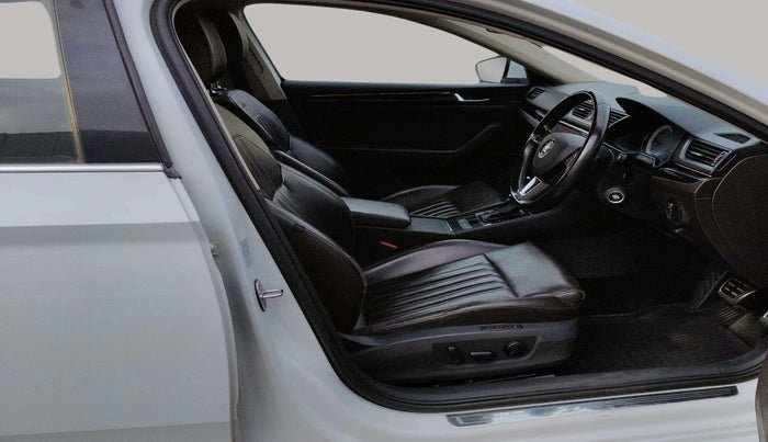 2019 Skoda Superb L&K 2.0 TDI AT, Diesel, Automatic, 85,812 km, Right Side Front Door Cabin