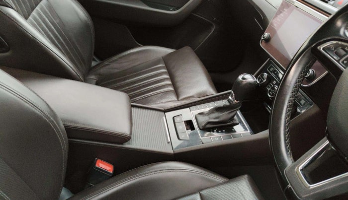 2019 Skoda Superb L&K 2.0 TDI AT, Diesel, Automatic, 85,812 km, Gear Lever