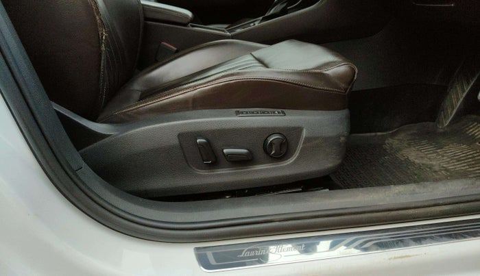 2019 Skoda Superb L&K 2.0 TDI AT, Diesel, Automatic, 85,812 km, Driver Side Adjustment Panel