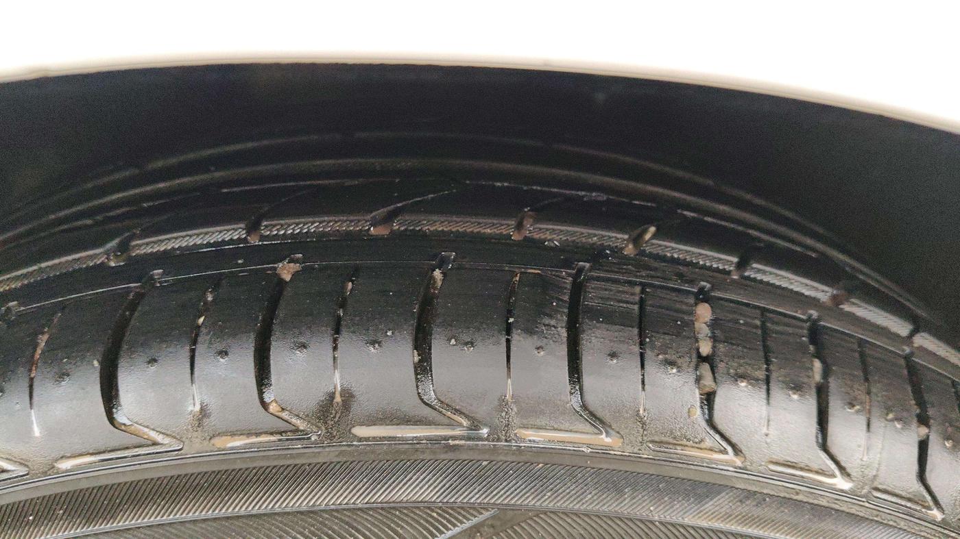 2019 Skoda Superb L&K 2.0 TDI AT, Diesel, Automatic, 85,812 km, Left Front Tyre Tread