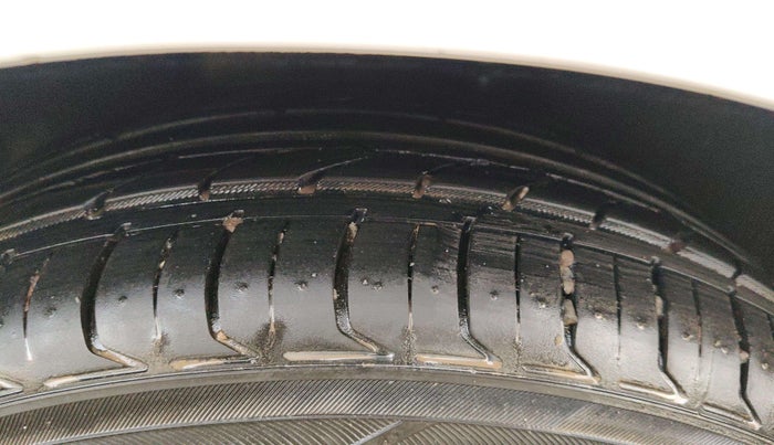 2019 Skoda Superb L&K 2.0 TDI AT, Diesel, Automatic, 85,812 km, Left Front Tyre Tread